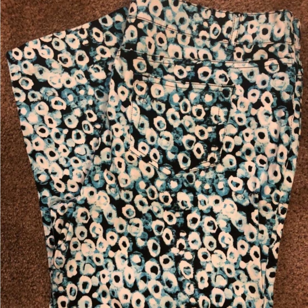New: Stylish Blue, White and black Patterned Capri Pants